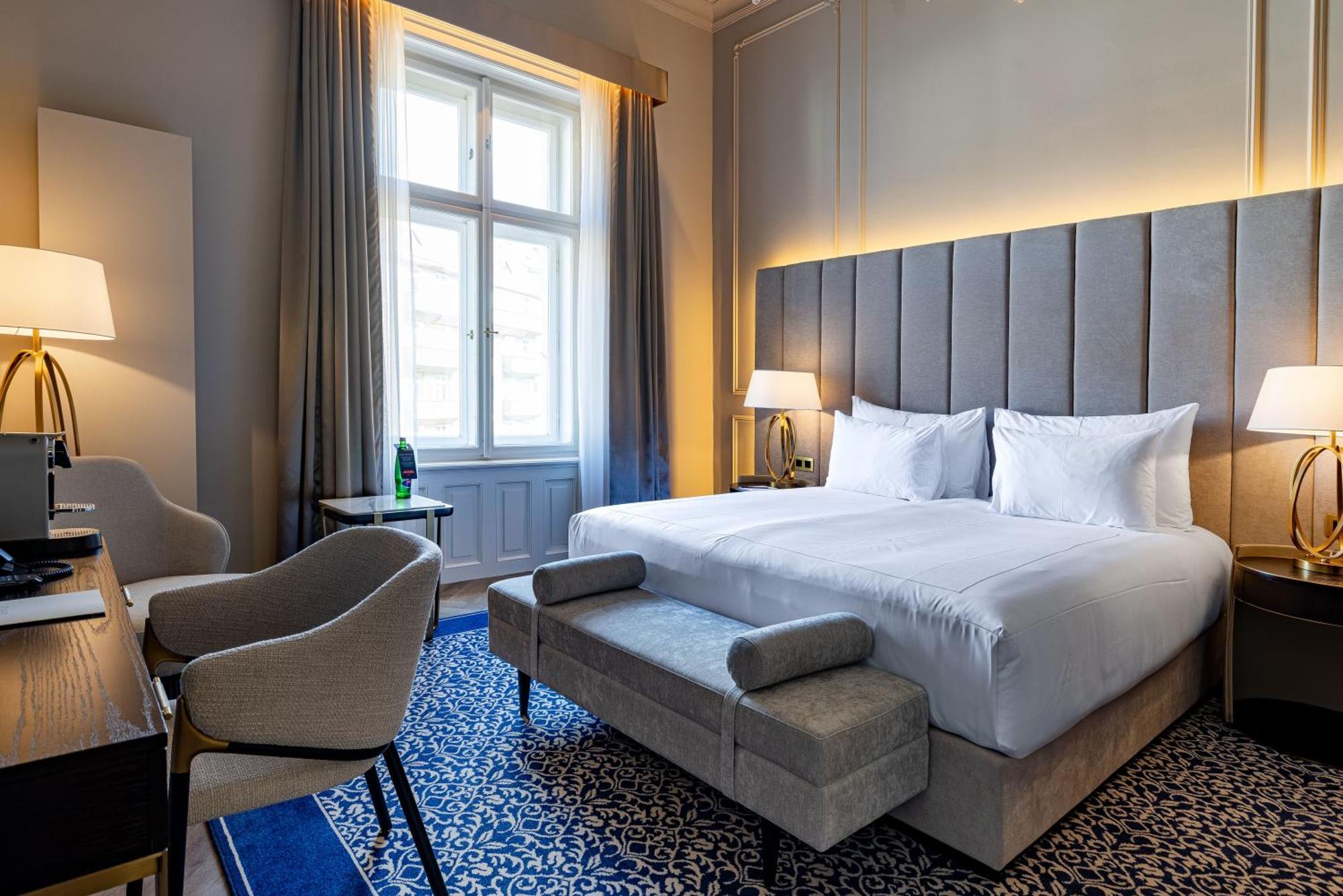 แกรนด์โฮเต็ล พัปป์ Hotel การ์โลวีวารี ภายนอก รูปภาพ